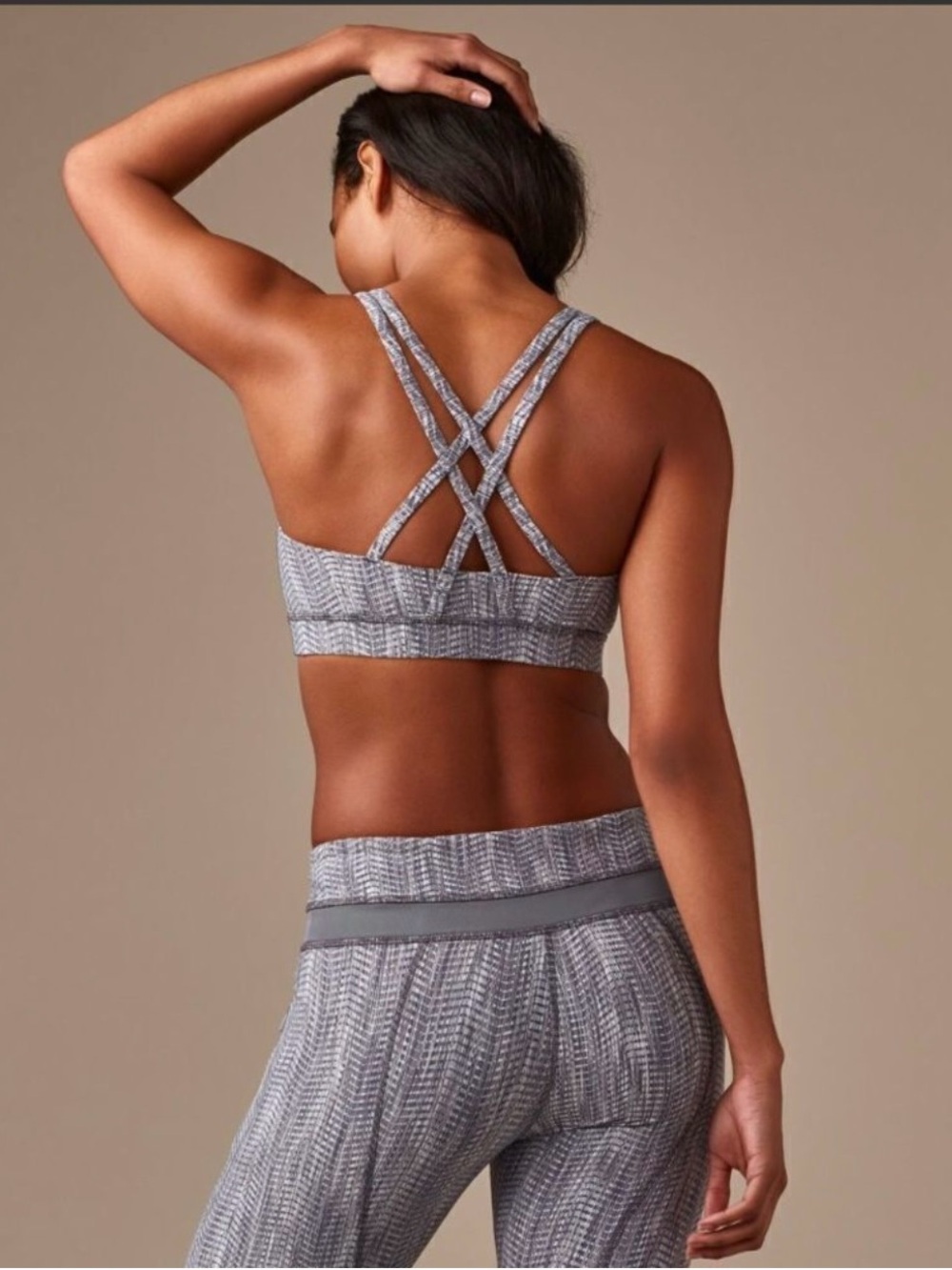 NEW yLULULEMON Energy Strappy Sports Bra Gray White Arrow Jacquard Silver Spoon